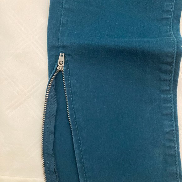 Rewind Teal colored ankle jeans  - size 5 - Picture 3 of 6